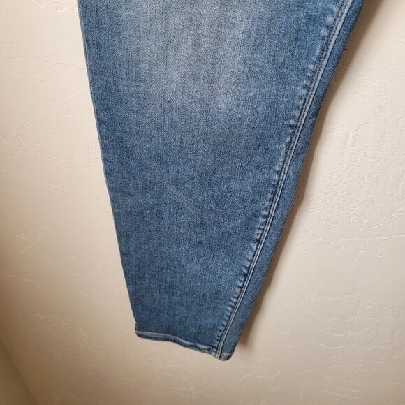 Asos Light Wash Straight Leg Plus Size Jeans - Picture 4 of 8